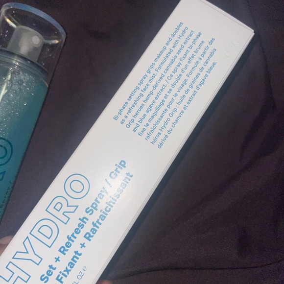 Milk makeup Hydro Grip Set + Refresh Spray
hydrating setting spray - Picture 8 of 13